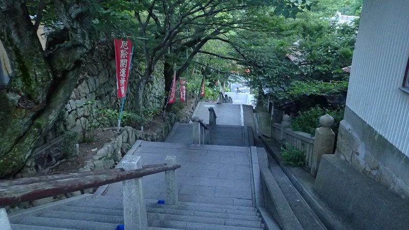 由加神社の厄除石段　表参道