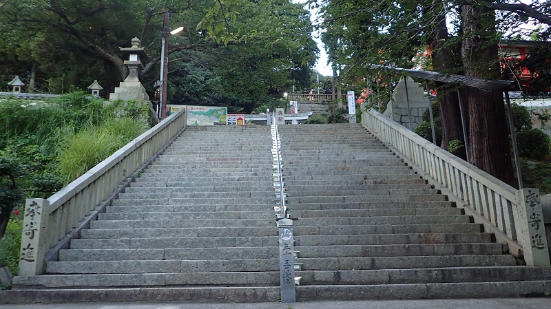 由加神社の厄除石段　表参道