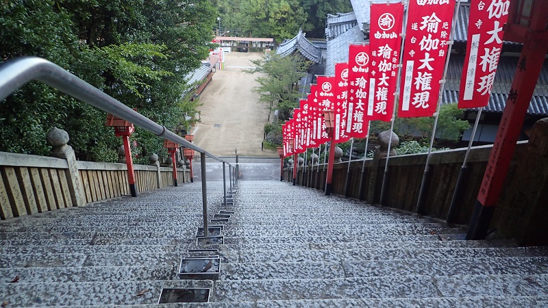 由加神社の厄除石段