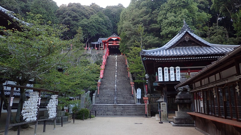 由加神社本宮　厄除石段