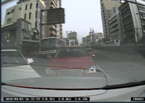ベンツ 追突事故 画像