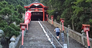 瑜伽神社本宮　由加神社　参拝道　階段でダッシュ　由加山
