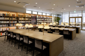 高梁市図書館 館内 写真